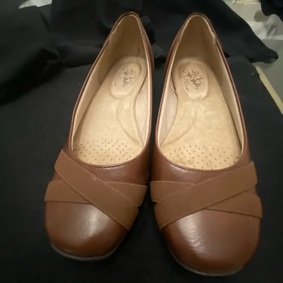 Life Stride Shoes Life Stride Ladies Medium Brown Flats Size 75